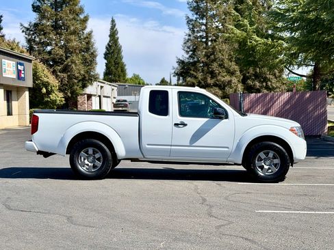Used 2013 Nissan Frontier Desert Runner RWD image 2