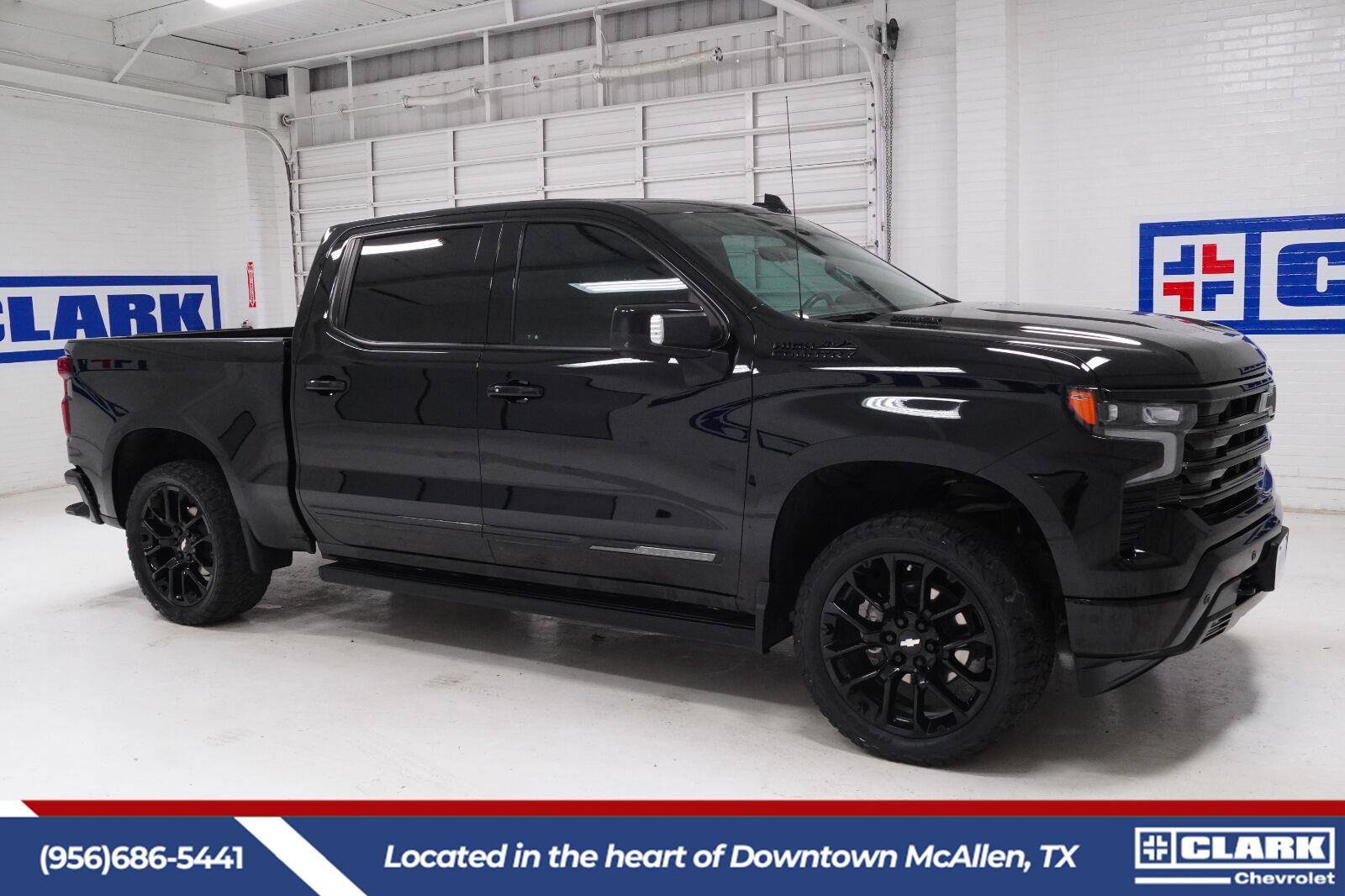 Used 2025 Chevrolet Silverado 1500 High Country w/ High Country Premium Package AWD/4WD image 4