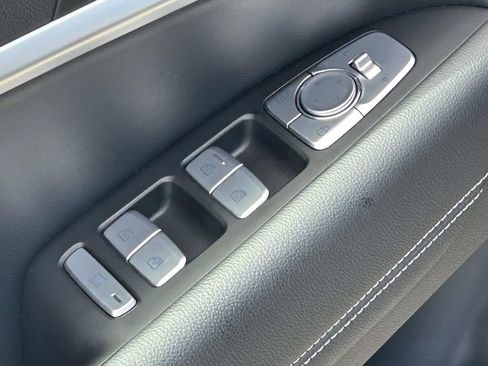 Used 2022 Genesis G70 2.0T RWD image 14