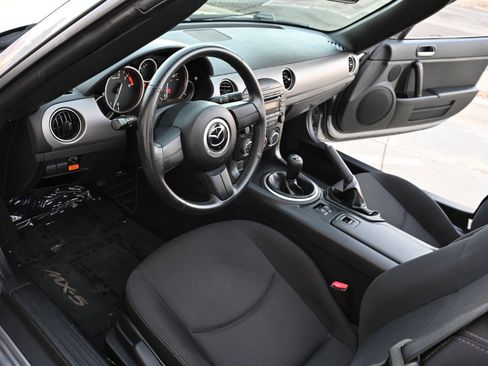 Used 2009 MAZDA MX-5 Miata Sport image 17