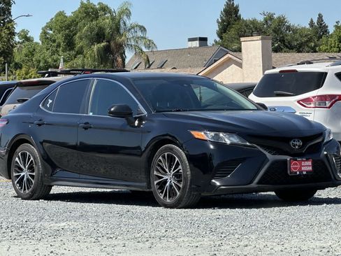 Used 2019 Toyota Camry SE FWD image 10