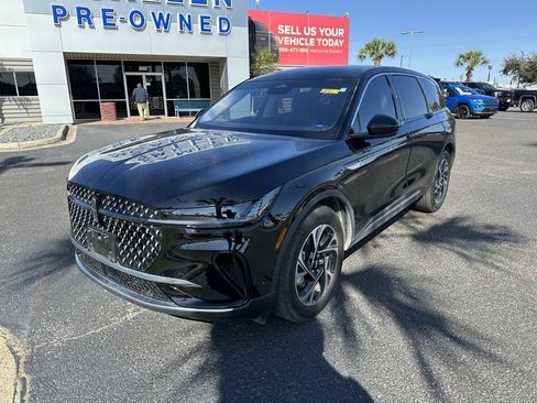 Used 2024 Lincoln Nautilus Premier image 2