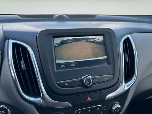 Used 2018 Chevrolet Equinox LT image 22