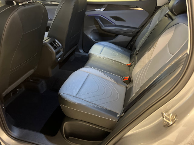 Used 2025 Volkswagen Tiguan SE FWD image 17