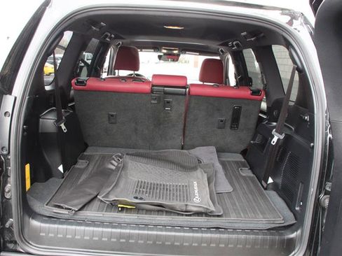 Used 2023 Lexus GX 460 Premium w/ Premium Package image 28