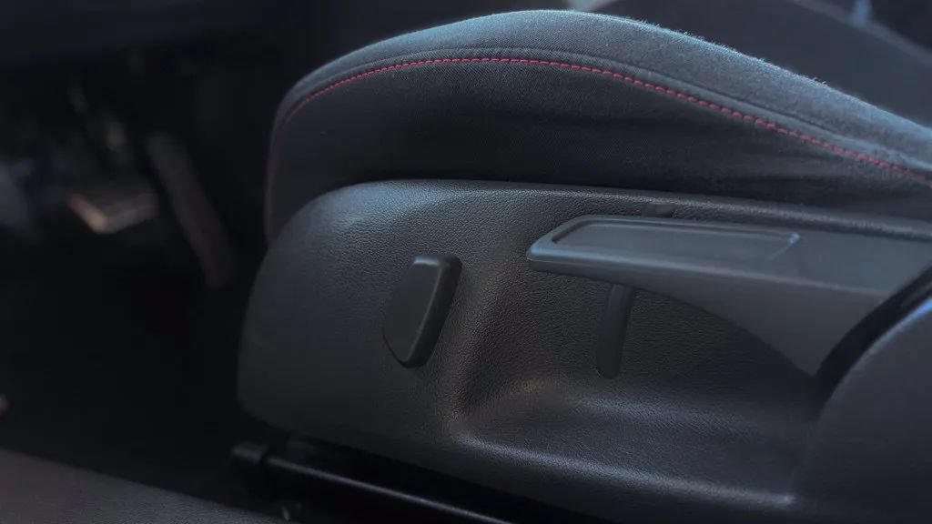 Used 2011 Volkswagen GTI 4-Door FWD image 45
