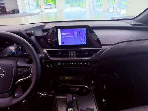 Certified 2025 Lexus UX 300h FWD w/ Accessory Package (Z1) image 24
