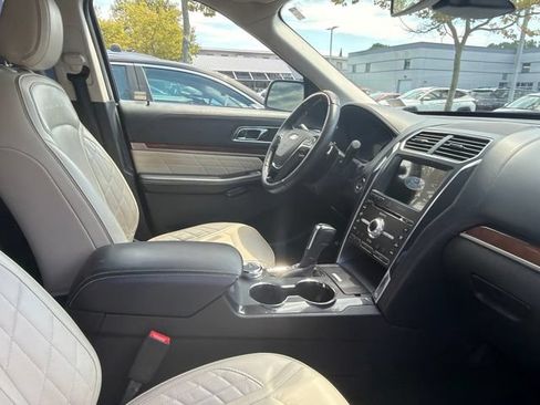 Used 2018 Ford Explorer Platinum AWD/4WD image 13