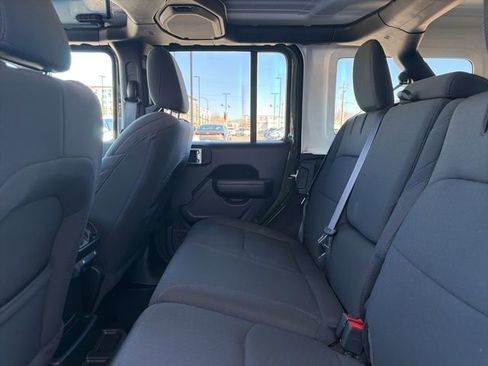 Used 2023 Jeep Wrangler Unlimited image 17