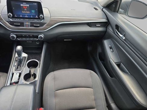 Used 2024 Nissan Altima 2.5 SV FWD image 12