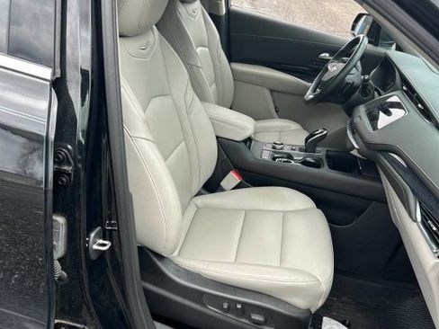 Used 2023 Cadillac XT4 Premium Luxury w/ Technology Package AWD/4WD image 6