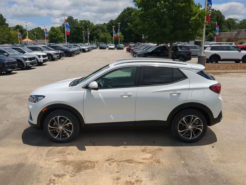 Used 2023 Buick Encore GX Select w/ Safety Package II AWD/4WD image 6