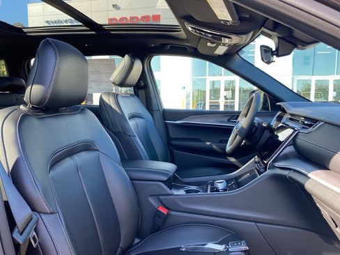 New 2025 Jeep Grand Cherokee L Limited w/ Black Appearance Package image 11