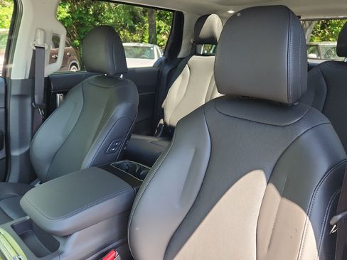 New 2026 Kia Carnival SX w/ SX Dark Edition Package FWD image 21