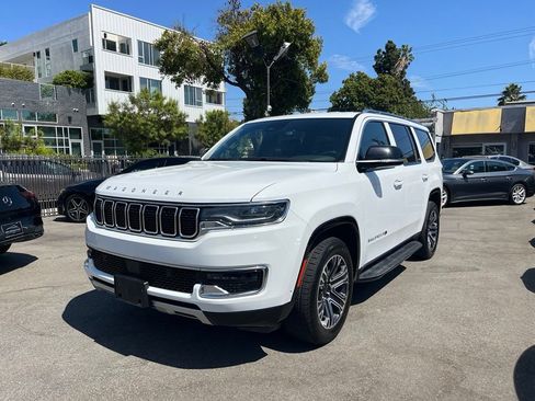 Used 2024 Jeep Wagoneer Series II w/ Flexible Seating Group RWD image 1