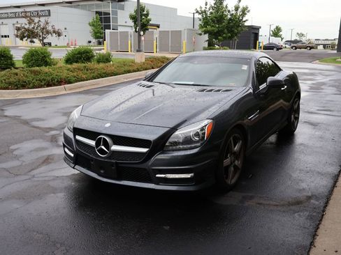 Used 2015 Mercedes-Benz SLK 250 image 4