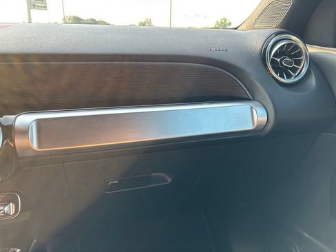 Used 2023 Mercedes-Benz GLB 250 image 23