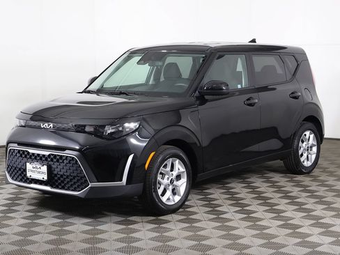 Used 2025 Kia Soul LX w/ LX Technology Package FWD image 7