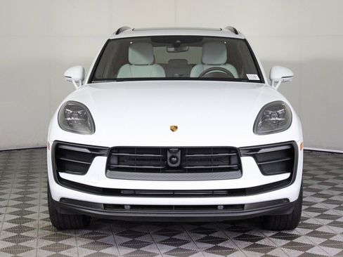 Certified 2025 Porsche Macan image 10