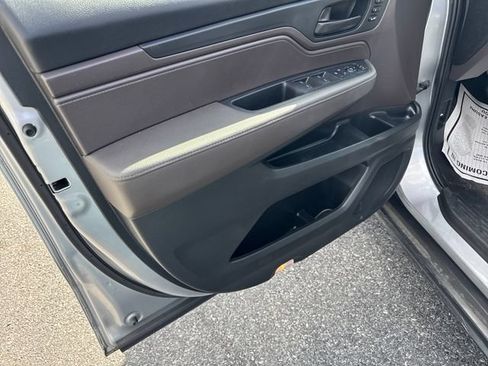 Used 2023 Honda Odyssey EX-L image 12