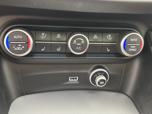 Used 2023 Alfa Romeo Stelvio Veloce AWD/4WD image 23