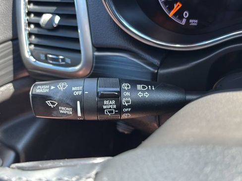 Used 2021 Jeep Grand Cherokee Laredo X AWD/4WD image 19