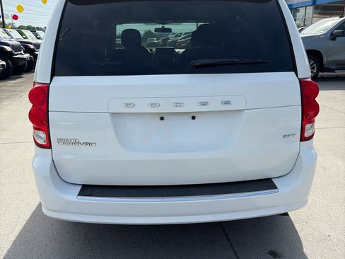 Used 2016 Dodge Grand Caravan SXT FWD image 9
