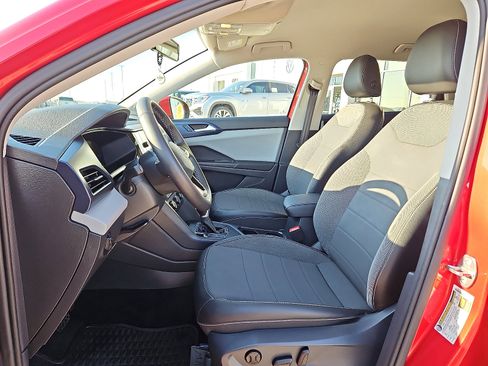 Certified 2022 Volkswagen Taos SE image 10