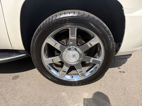 Used 2007 Cadillac Escalade AWD w/ Information Package image 29