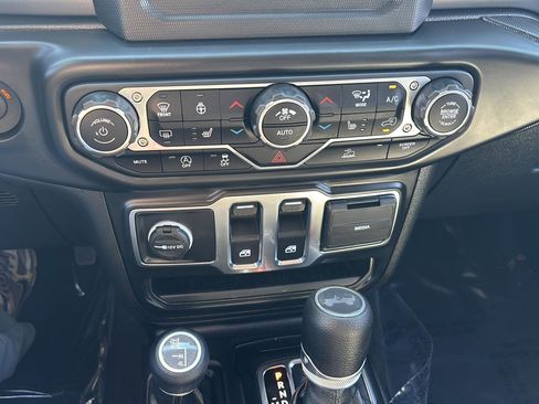 Used 2022 Jeep Wrangler Willys AWD/4WD image 31