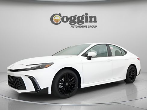 Used 2026 Toyota Camry SE w/ Multimedia Upgrade Package FWD image 17