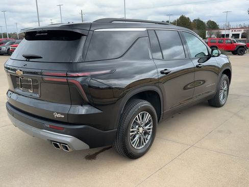 Used 2025 Chevrolet Traverse LT image 9