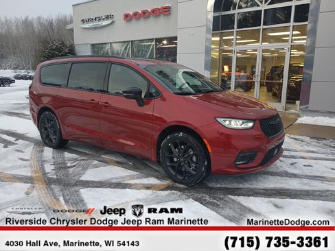 New 2026 Chrysler Pacifica Limited w/ S Appearance Package image 2