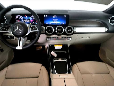 New 2026 Mercedes-Benz GLB 250 4MATIC image 8