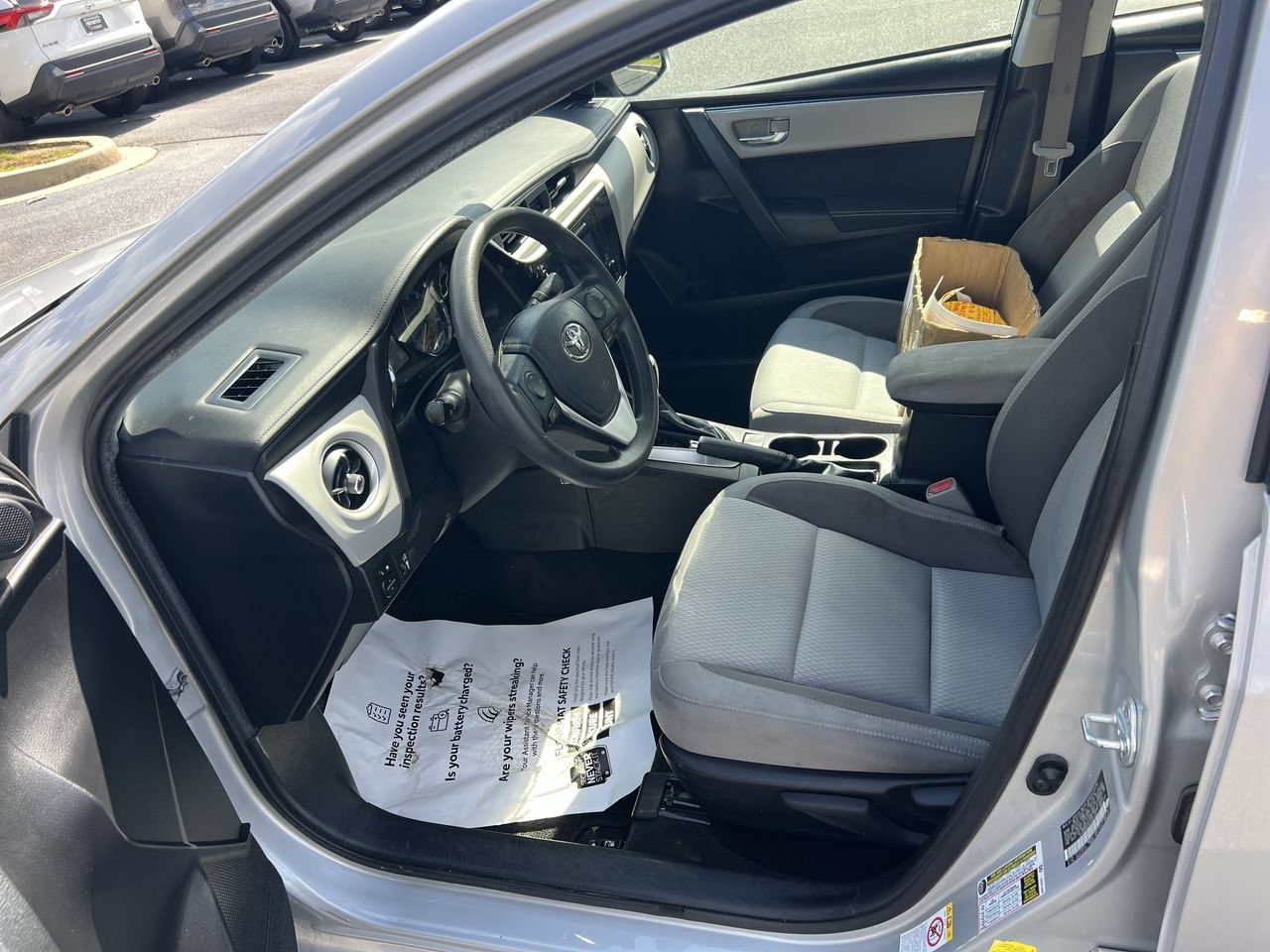 Used 2018 Toyota Corolla LE FWD image 16