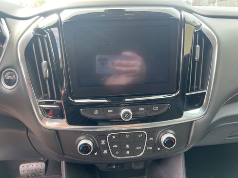 Used 2018 Chevrolet Traverse LT image 17