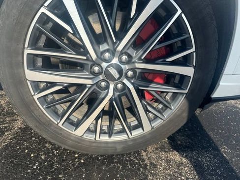 Used 2024 Cadillac XT6 Sport w/ Technology Package AWD/4WD image 8