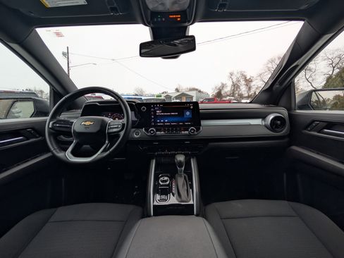 Used 2023 Chevrolet Colorado LT w/ LT Convenience Package II image 2