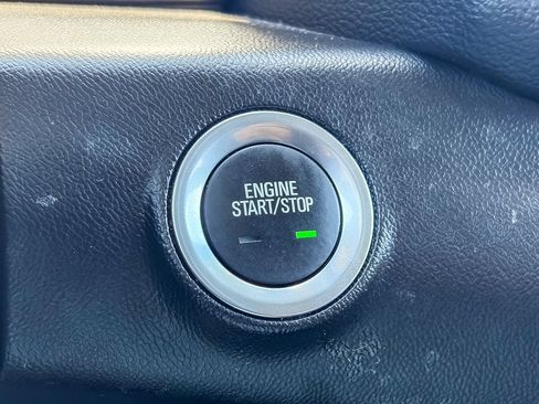 Used 2024 GMC Terrain SLE FWD image 24