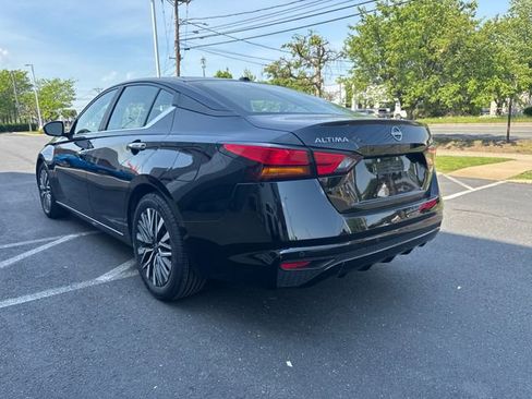 Used 2025 Nissan Altima 2.5 SV FWD image 5