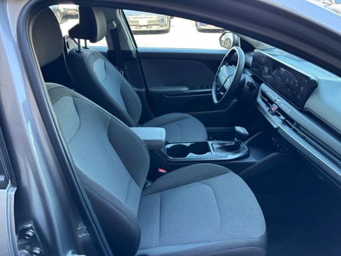 Used 2025 Kia K4 FWD image 28