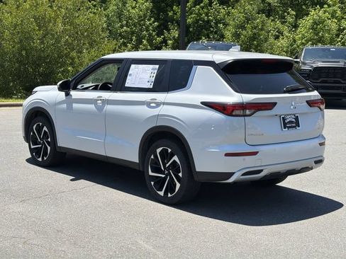 Used 2024 Mitsubishi Outlander AWD image 11
