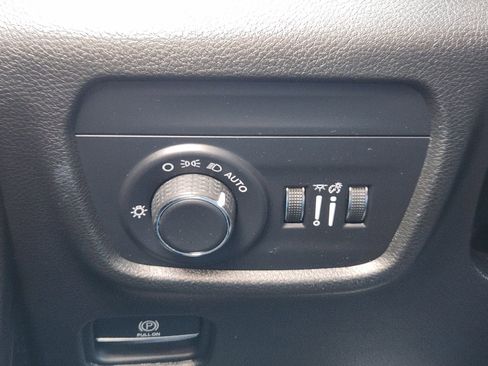 Used 2023 Jeep Grand Cherokee L Laredo image 25