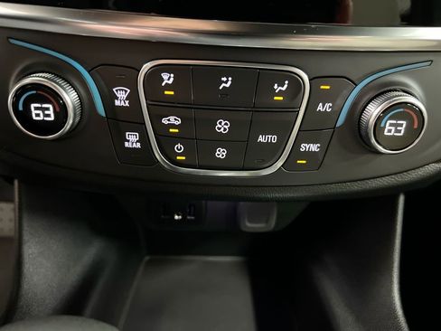 Used 2023 Chevrolet Traverse LS FWD image 15