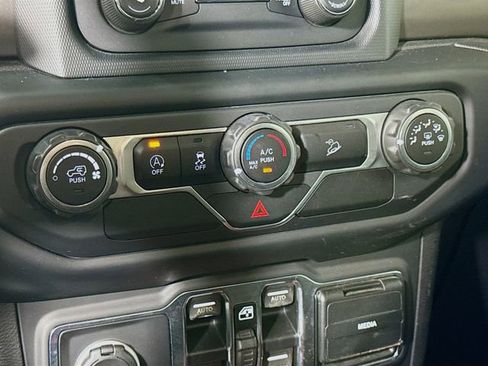 Used 2019 Jeep Wrangler Unlimited Sport S AWD/4WD image 17