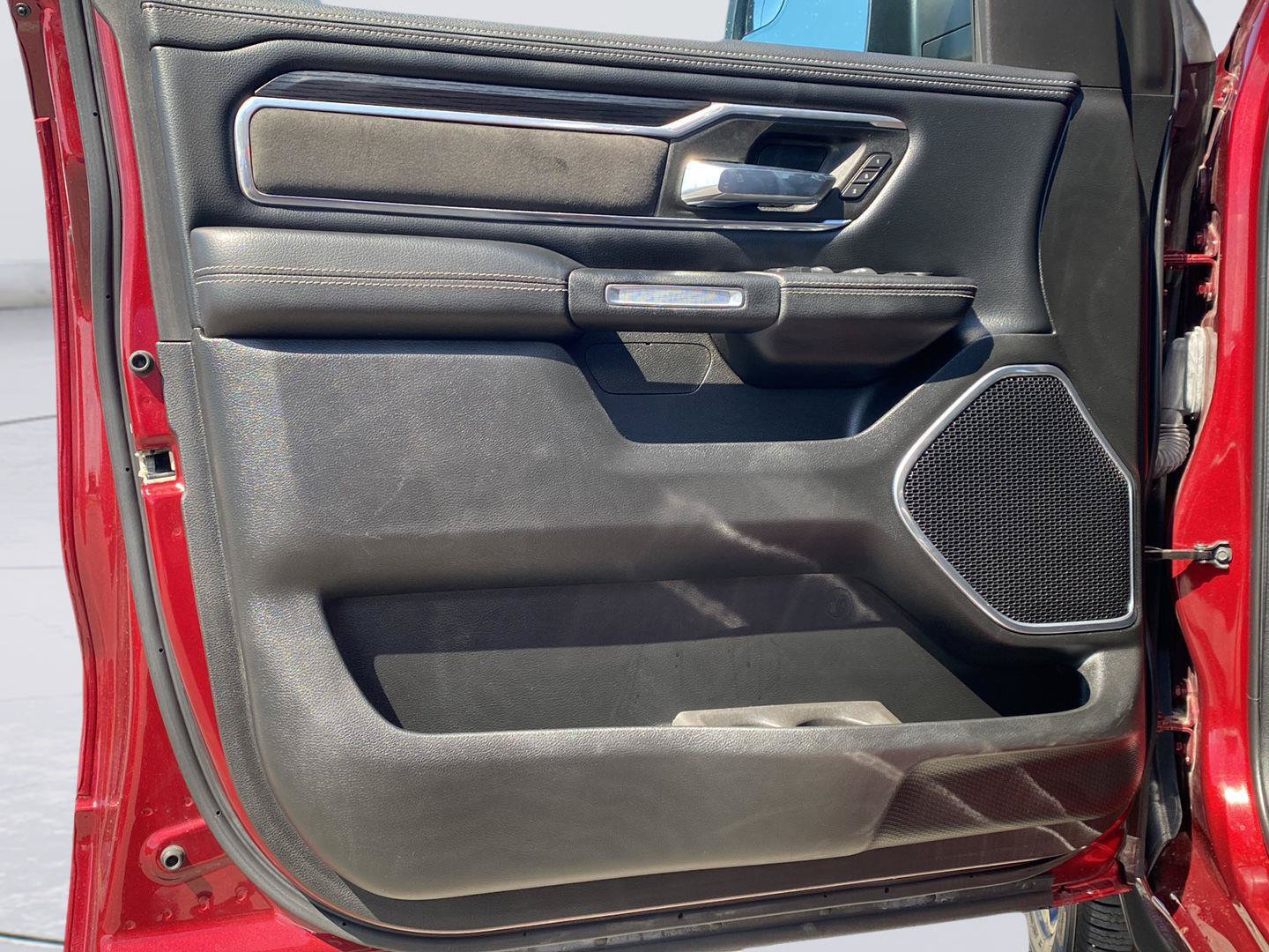 Used 2023 RAM 1500 Laramie AWD/4WD image 15