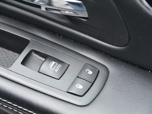 Used 2019 Dodge Grand Caravan SXT image 10