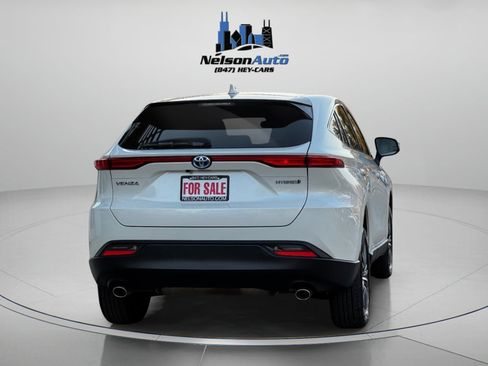 Used 2021 Toyota Venza LE image 4