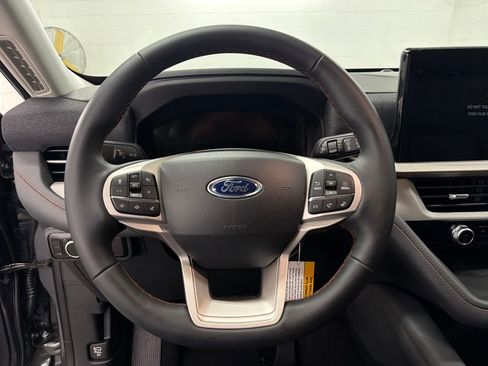 New 2026 Ford Explorer Active RWD image 17