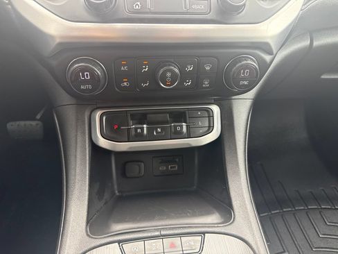 Used 2020 GMC Acadia SLT w/ Driver Alert Package II FWD image 12